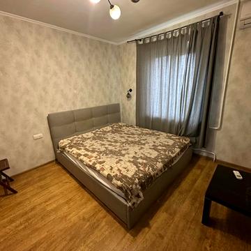 Срібнокільська вул., 14