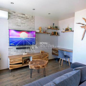 Героїв Небесної Сотні просп., 18/6