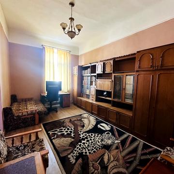 Садовського вул., 8