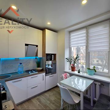 Богдана Хмельницького просп. (Героїв Сталінграда), 109