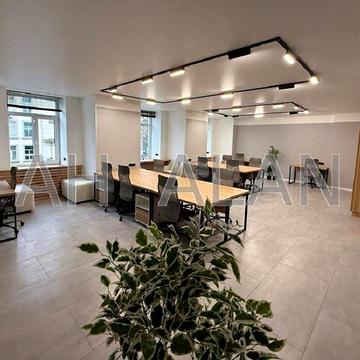 Євгена Чикаленка вул. (Пушкінська), 20