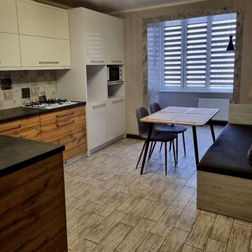 Келецька вул., 140