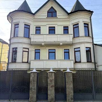 Республіканська, 18