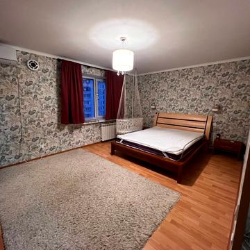 Миколи Бажана просп., 24/1