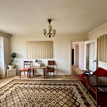 Академіка Євгена Лазаренка вул., 11