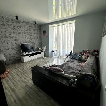 Богдана Хмельницького вул., 33а