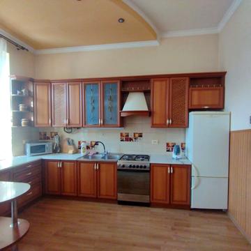 Пекарська вул., 17