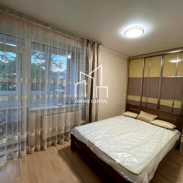 Варшавська вул., 12