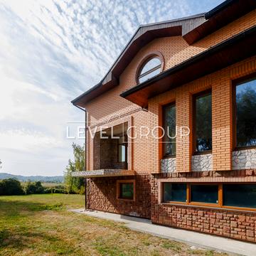 Центральна вул.