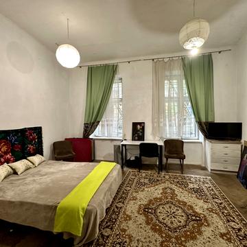 Івана Франка вул., 13