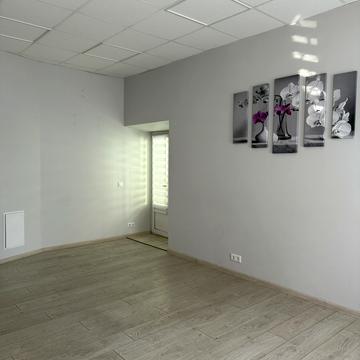 Оболонська вул., 7