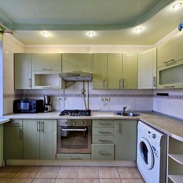 Героїв Космосу вул., 7