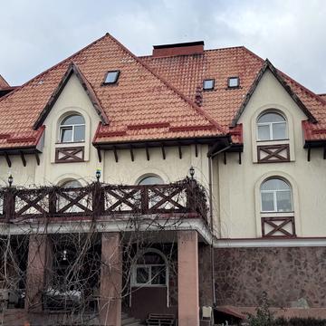 Молодіжна, 1