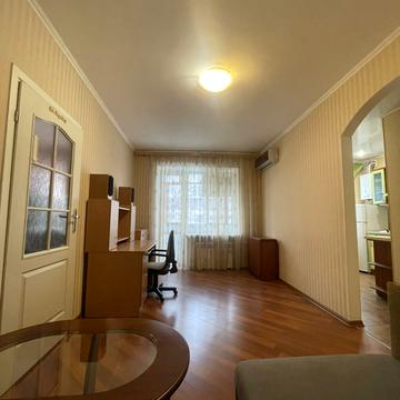 Якова Новицького вул., 4