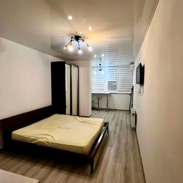 Академіка Сахарова вул., 9-А