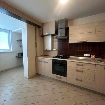 Теплична вул., 38