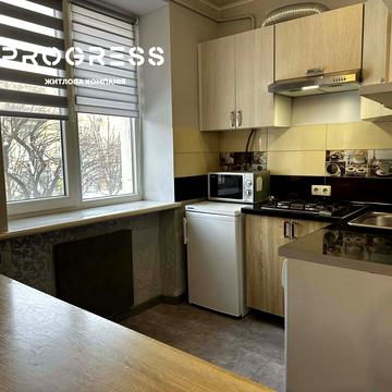 Незалежності вул., 36