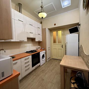 Богдана Хмельницького вул., 125