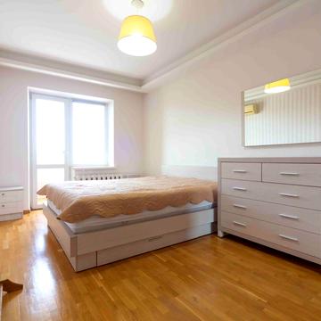 Романа Ратушного вул. (Волгоградська), 5