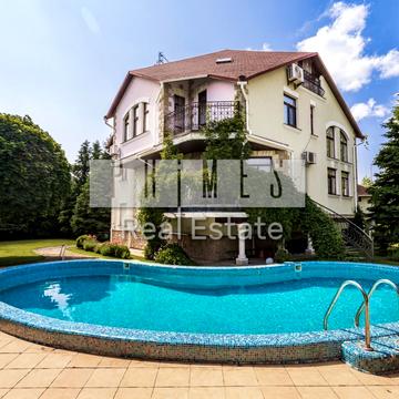 Центральна вул.