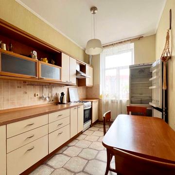 Софіївська вул., 4