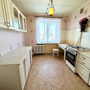 Космонавтів вул., 17