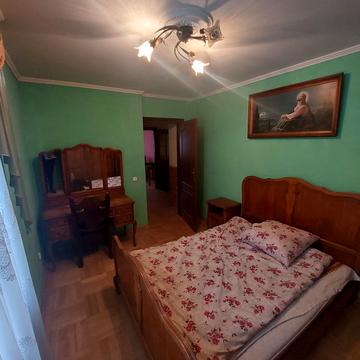 Євгенії Ярошинської вул., 6