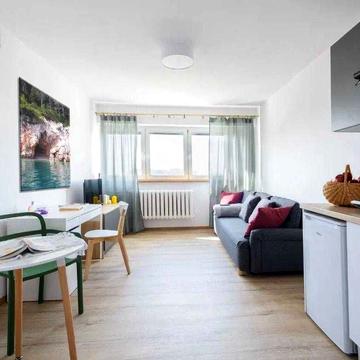 Ясинуватський пров., 10