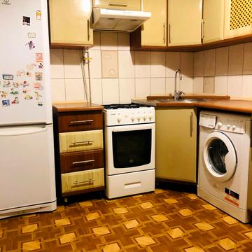 Героїв просп., 33