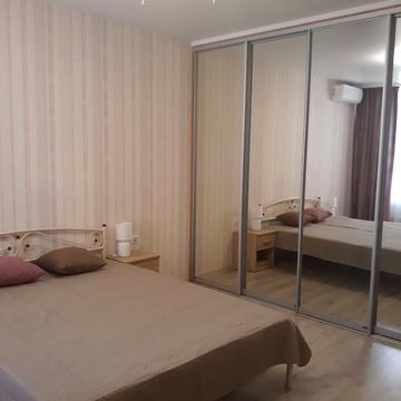 Драгоманова вул., 10