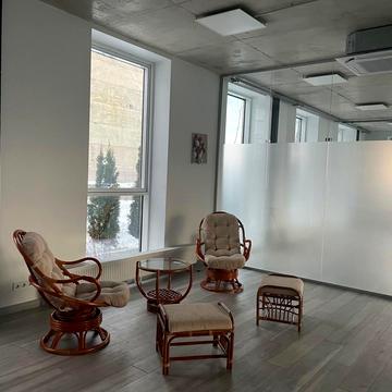 Угорська вул., 14д