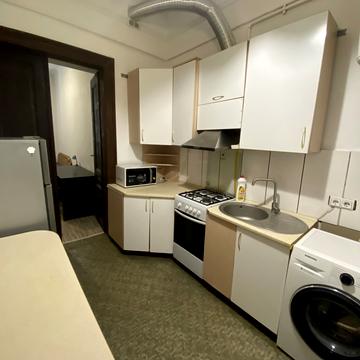 Кирила і Мефодія вул., 24