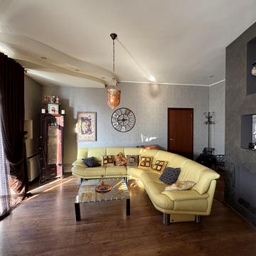 Велика Васильківська вул. (Червоноармійська), 111/113