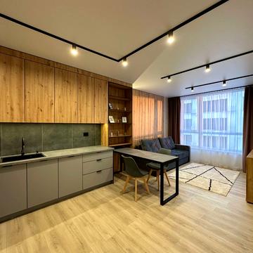 Героїв Майдану вул., (Будинок 6)