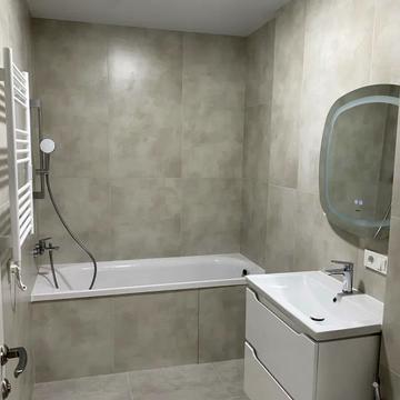 Молодіжна вул., (Будинок 1)