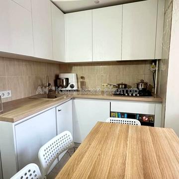 Ореста Левицького вул. (Академіка Курчатова), 20