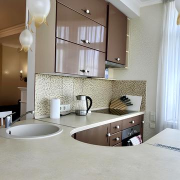 Вячеслава Чорновола вул., 27