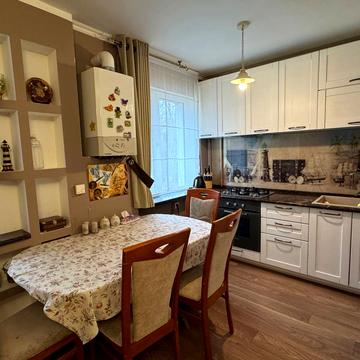 Героїв Крут вул. (Валентини Терешкової), 37