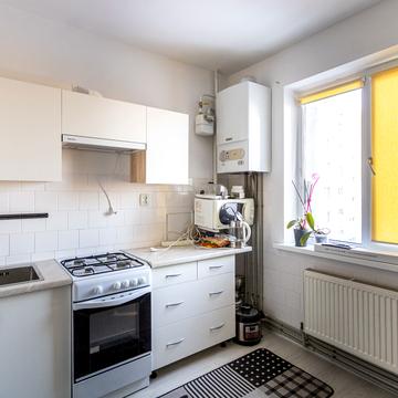 Івана Миколайчука вул., 1