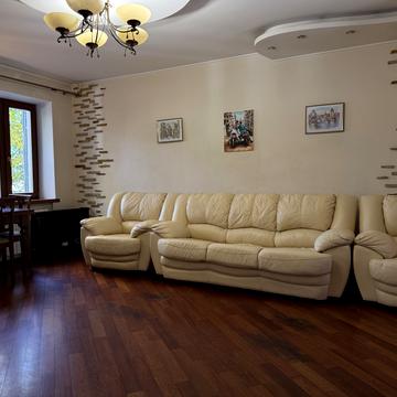 Грушевського вул., 70/8