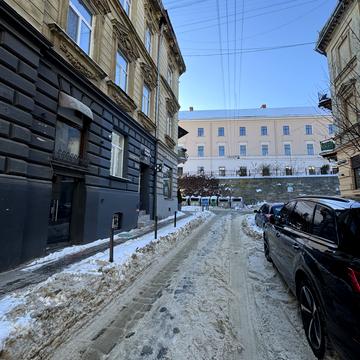 Михайла Грушевського вул., 11