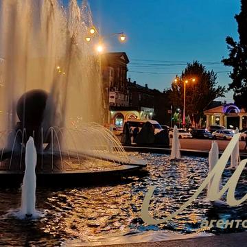 Незалежної України вул. (40 років Радянської України), 72