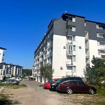 Львівська вул., 27