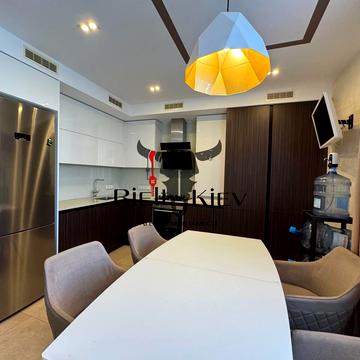 Журавлина вул., 4