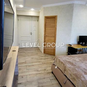 Черкаська вул., 38