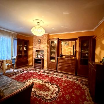 Академіка Корольова вул., 35