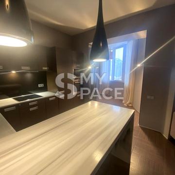 Володимира Івасюка просп. (Героїв Сталінграду), 4