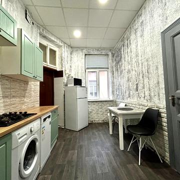 Святого Теодора пл., 4