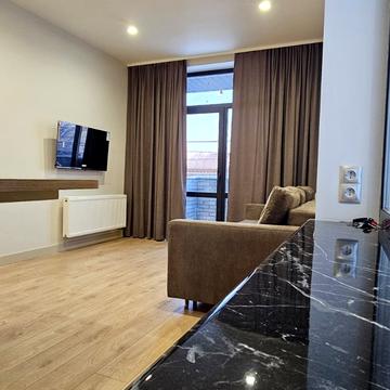 Вчительська вул., 16