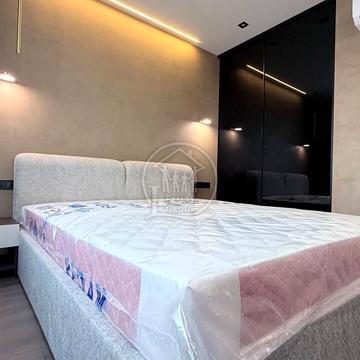 Літературна вул., 10-Б